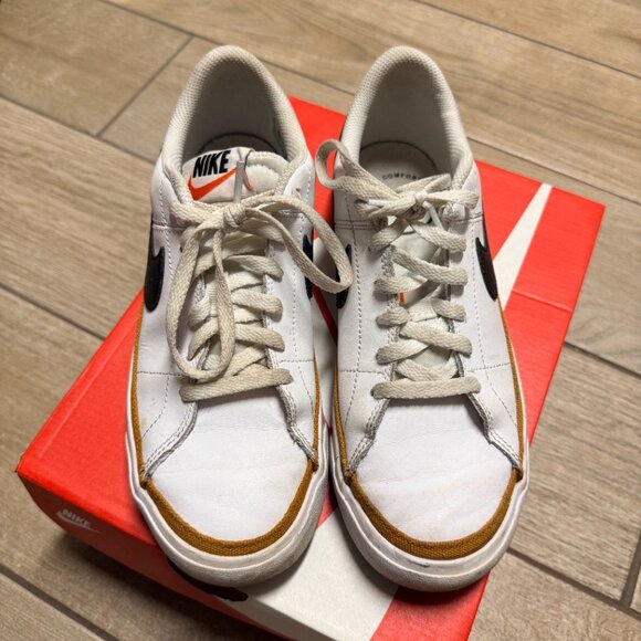 Nike Legacy Court Sneakers - Picture 2 of 2